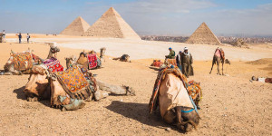 Beitragsbild des Blogbeitrags Hurghada nach Kairo: 12 Tipps zum Ausflug zu den Pyramiden 