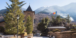 Beitragsbild des Blogbeitrags Barcelona nach Andorra: 10 Tipps zur Tour durch 3 Länder