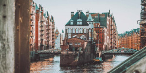 Beitragsbild des Blogbeitrags Speicherstadt Hamburg: 15 schönsten Sehenswürdigkeiten
