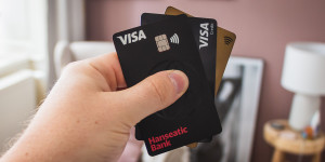 Beitragsbild des Blogbeitrags 3 besten Kreditkarten ohne Fremdwährungsgebühr im Vergleich 