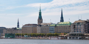 Beitragsbild des Blogbeitrags 14 besten 5 Sterne Hotels in Hamburg, nach Hotelbewertung 