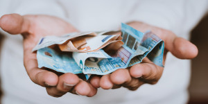 Beitragsbild des Blogbeitrags Tagesgeld Vergleich: Top Konten mit 4 % Zinsen in 09/2023