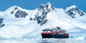 Beitragsbild des Blogbeitrags Antarktis Kreuzfahrt: 17 Top Expeditionen in 2023/2024 