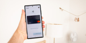 Beitragsbild des Blogbeitrags 11 kostenfreie Google Pay Kreditkarten mit Stand 2023