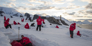 Beitragsbild des Blogbeitrags Antarktis Camping: Buche eine Nacht im Zelt oder Biwak 