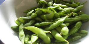 Beitragsbild des Blogbeitrags Edamame - gesunder Soja-Snack aus Japan!