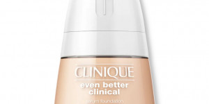 Beitragsbild des Blogbeitrags Meine kurze Erfahrung mit dem Clinique Even Better Clinical Serum Foundation SPF20 