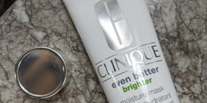Beitragsbild des Blogbeitrags Clinique Even Better Brighter Moisture Mask—Mein neues Musthave an einem Filmabend