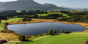 Beitragsbild des Blogbeitrags Wanderung um den Attlesee, mit Kindern – Nesselwang 