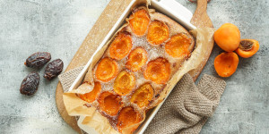 Beitragsbild des Blogbeitrags Marillenkuchen (ballaststoffreich, wenig Zucker, laktosefrei)