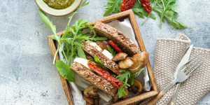 Beitragsbild des Blogbeitrags Mama Mozzarella – Pesto – Sandwich