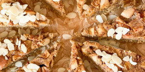 Beitragsbild des Blogbeitrags Apfel-Mandel-Kuchen (vegan, glutenfrei)