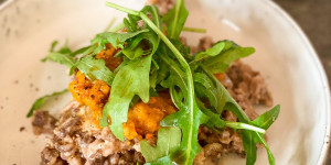 Beitragsbild des Blogbeitrags Käsespätzle mit Kürbisgemüse