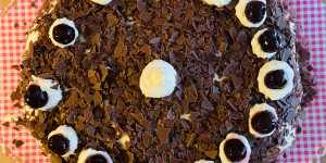 Beitragsbild des Blogbeitrags Meine erste Schwarzwälder-Kirschtorte zum Geburtstag meiner nun 15-jährigen Tochter!