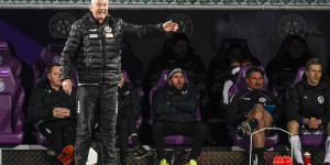 Beitragsbild des Blogbeitrags Austria Klagenfurt am Zahnfleisch zurück in die Bundesliga: Das ist Pacults Mission