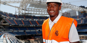 Beitragsbild des Blogbeitrags David Alaba zum Lokalaugenschein auf der Bernabeu-Baustelle