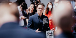 Beitragsbild des Blogbeitrags Wieder auf Krücken – aber Baumgartlinger hat schon ein neues Ziel 