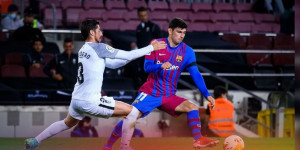 Beitragsbild des Blogbeitrags 1:1 bei Startelf-Premiere: Demirs Weg in Barcelona wird steinig und schwer