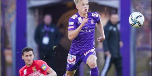 Beitragsbild des Blogbeitrags Die junge Welle in Violett: Das größte Juwel, der „weiße Pogba“ ist erst 15!