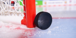 Beitragsbild des Blogbeitrags Auf Olympiakurs: Eishockey-Damen stehlen Jung-Herren die Show! 