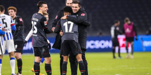 Beitragsbild des Blogbeitrags Hartbergs Ex-Co-Trainer nach Impfskandal bei Werder Bremen Chef für ein Spiel