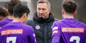 Beitragsbild des Blogbeitrags Austria funkt SOS: Nur 13 Spieler beim Training! Neuer Job für Stöger
