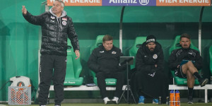 Beitragsbild des Blogbeitrags Hoffnung Pacult: Rapid braucht beim Klagenfurt-Jubiläum Hilfe seines letzten Meistertrainers 