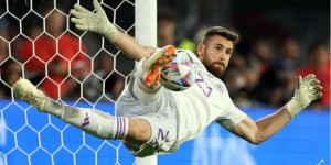 Beitragsbild des Blogbeitrags Unai Simon auf den Spuren des „heiligen“ Casillas: Alaba war ein Zerrissener