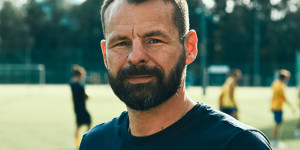 Beitragsbild des Blogbeitrags Roman Wallner nach sieben Jahren zurück in der Bundesliga