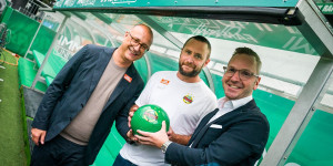 Beitragsbild des Blogbeitrags Viennas Vizepräsident nach vier Jahren wieder Rapid-Sponsor