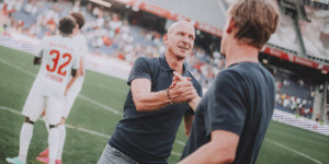 Beitragsbild des Blogbeitrags Ausgerechnet in Wolfsberg: Das letzte Spiel von Christoph Freund mit Salzburg! Langer Stadiongipfel in Grazl