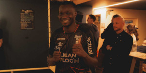 Beitragsbild des Blogbeitrags Bamba traf beim Debüt für Lorient! Hütter holte in Marseille mit neun Mann einen Punkt