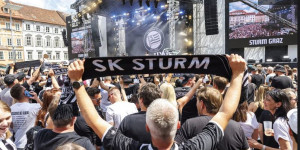 Beitragsbild des Blogbeitrags Meisterliche Sprechchöre nach Sturm-Heimat bei Titelfeier