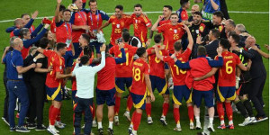 Beitragsbild des Blogbeitrags Spanien-Fiesta: Durch Joker Oyarzabal Rekord-Europameister 
