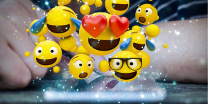Beitragsbild des Blogbeitrags Wir blicken als Übersetzer auf die Welt der Emojis und schmunzeln …