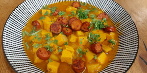Beitragsbild des Blogbeitrags Kürbis-Süßkartoffel-Gulasch