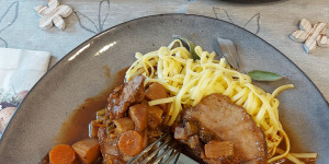 Beitragsbild des Blogbeitrags Rinderbraten in Rotweinsauce