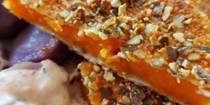 Beitragsbild des Blogbeitrags Kürbisschnitzerl mit Kürbiskernpanier und Dip
