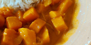 Beitragsbild des Blogbeitrags Kürbis-Süßkartoffel-Curry 