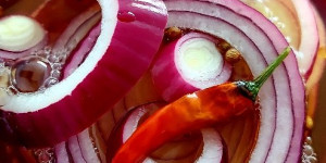 Beitragsbild des Blogbeitrags Eingelegte rote Zwiebel