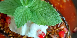 Beitragsbild des Blogbeitrags Gefüllte Aubergine mit Lupinenschrot 