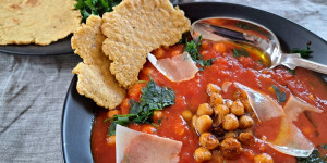 Beitragsbild des Blogbeitrags Tomaten-Kichererbsen-Suppe