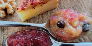 Beitragsbild des Blogbeitrags 2x Chutney: Rhabarber & Erdbeere
