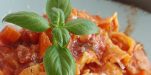 Beitragsbild des Blogbeitrags Papardelle mit Wurzelgemüsesauce 2.0