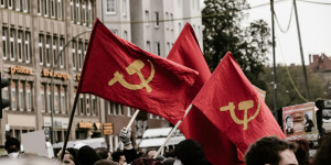 Beitragsbild des Blogbeitrags Warum Kommunismus immer einfach falsch ist !