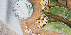 Beitragsbild des Blogbeitrags Vegane Spinat Wraps mit Kofu und Salbei-Sauce 