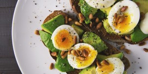 Beitragsbild des Blogbeitrags Gesund essen im Büro – so klappt’s