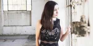 Beitragsbild des Blogbeitrags Figurbetontes Ballkleid aus Spitze – Ballkleiderserie (2)