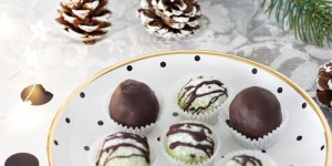 Beitragsbild des Blogbeitrags Walking in a Winter Blogger Land: Gesunde Kekse – Matcha Kokos Truffles