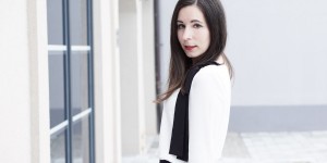 Beitragsbild des Blogbeitrags Business Basics: Warum du einen dunklen Faltenrock brauchst & Spartipp